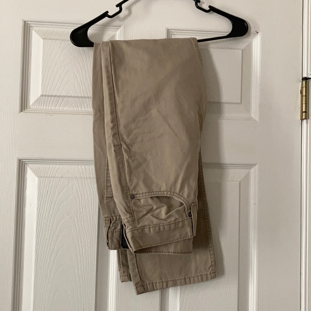 Khaki Levi’s 29/32